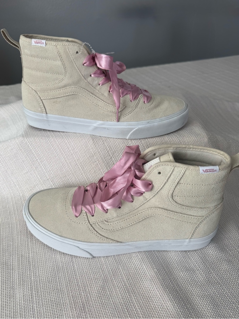 Vans ashwood High-Top Suede Sneakers in Cream with Pink Satin Laces